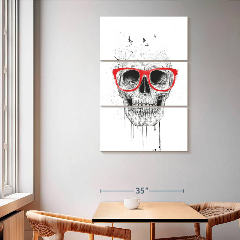 Crâne Kerner avec lunettes rouges, H 65 po x l 42 po