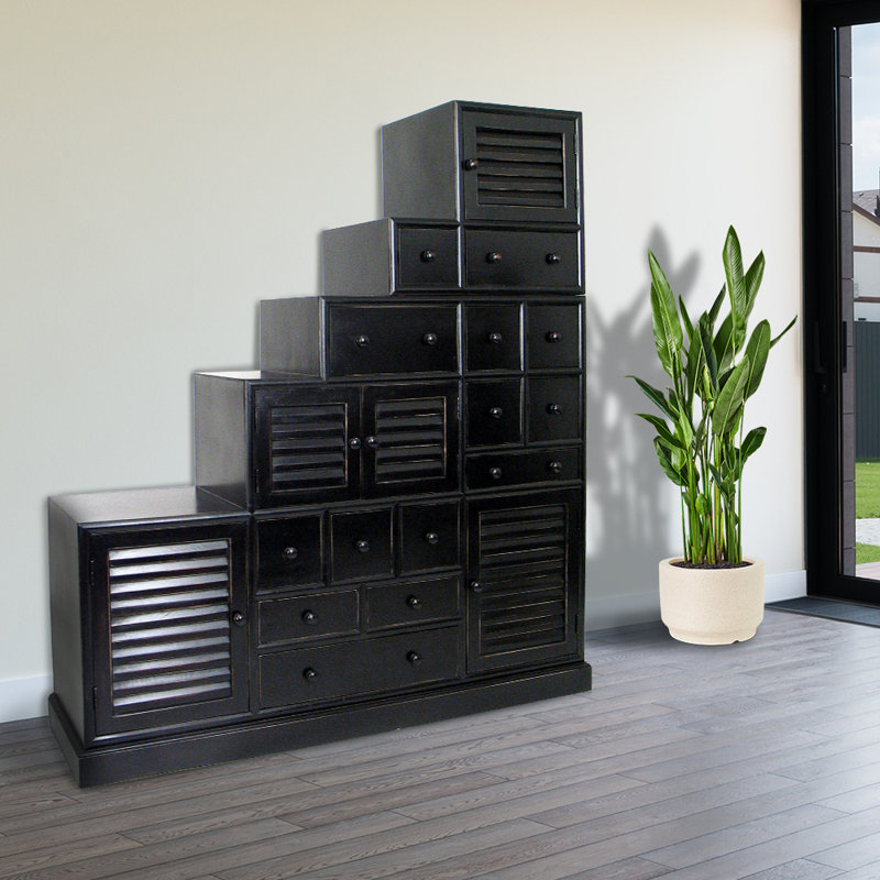 Armoire step Halloran