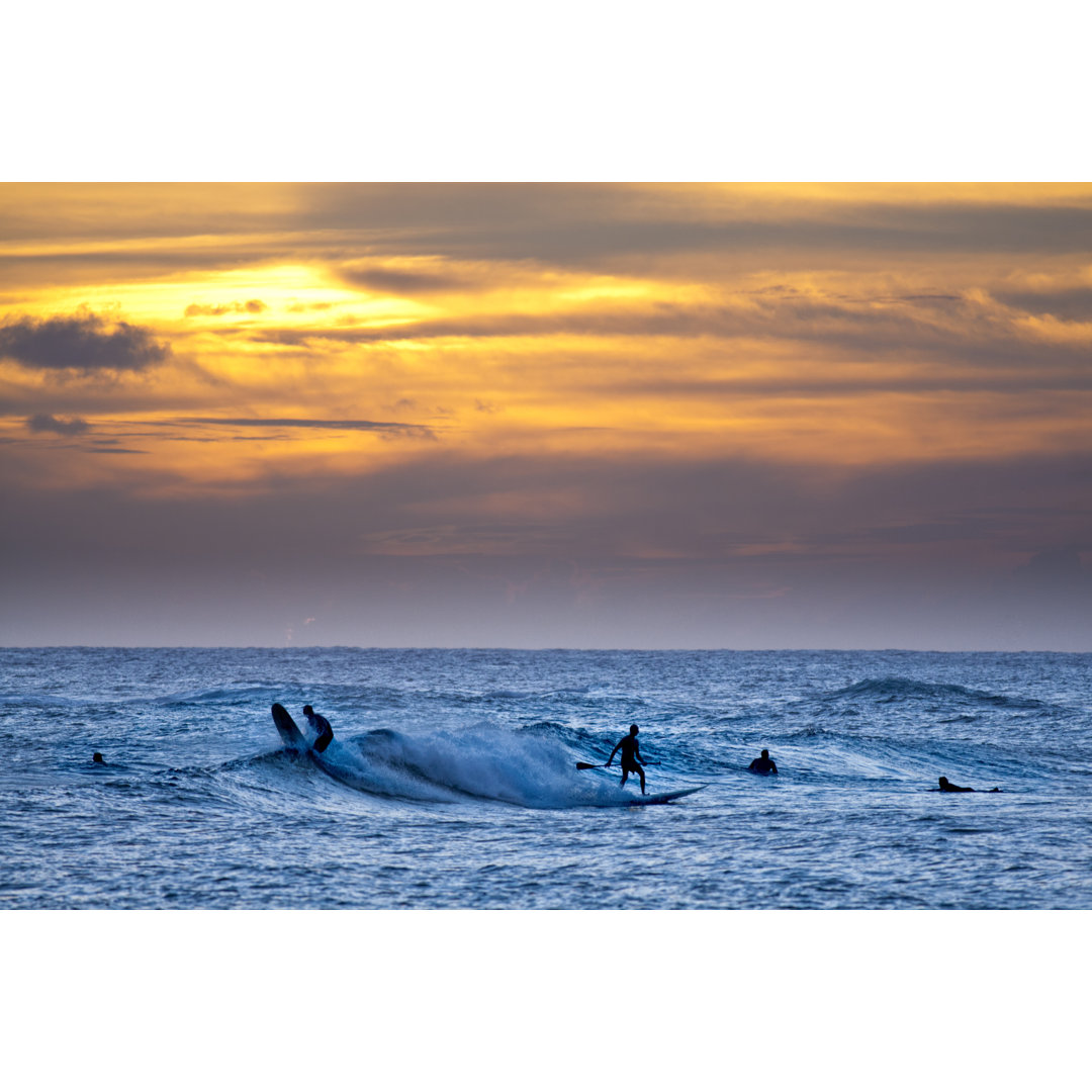 Surfen bei Sonnenuntergang - Leinwandbild