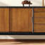 Buffet avec rangement de style rétro-105490443