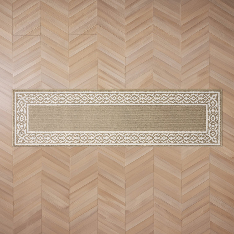Lorreta Machine Woven Synthetic Geometric Area Rug in Beige/White