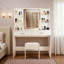 Meuble-lavabo blanc moderne avec lumières DEL, prise de courant intégrée et rangement spacieux