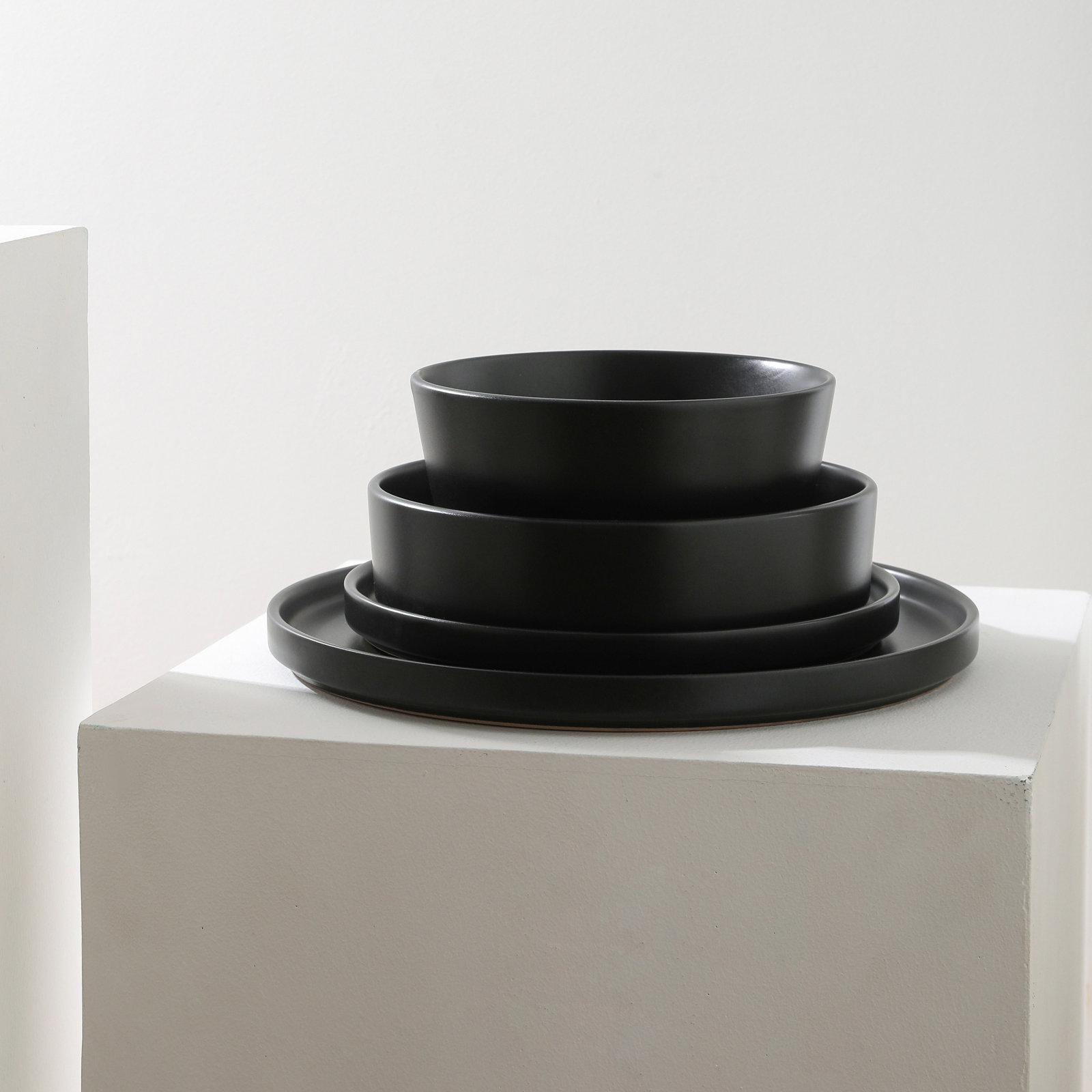 Celina Stoneware Dinnerware Set, Black, 16