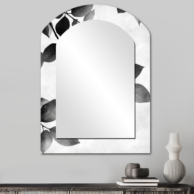 Miroir décoratif sur fond noir