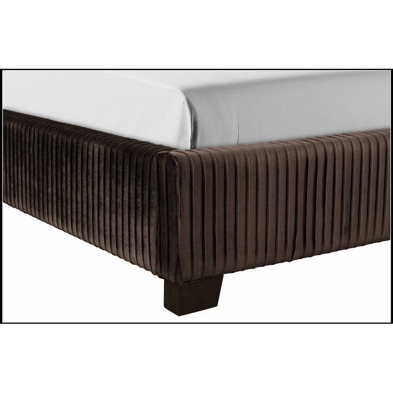 Luxueux lit rembourré brun foncé dans une boîte, alliant confort, style et facilité d'assemblage pour les chambres à coucher modernes.