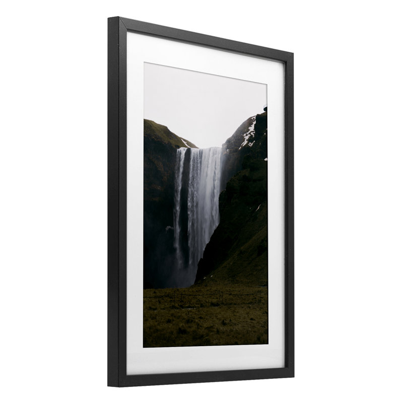 «Crashing Islandic Waterfall», reproduction encadrée sous verre, conception de Jade Sharp Photo, Cadre noir minuit