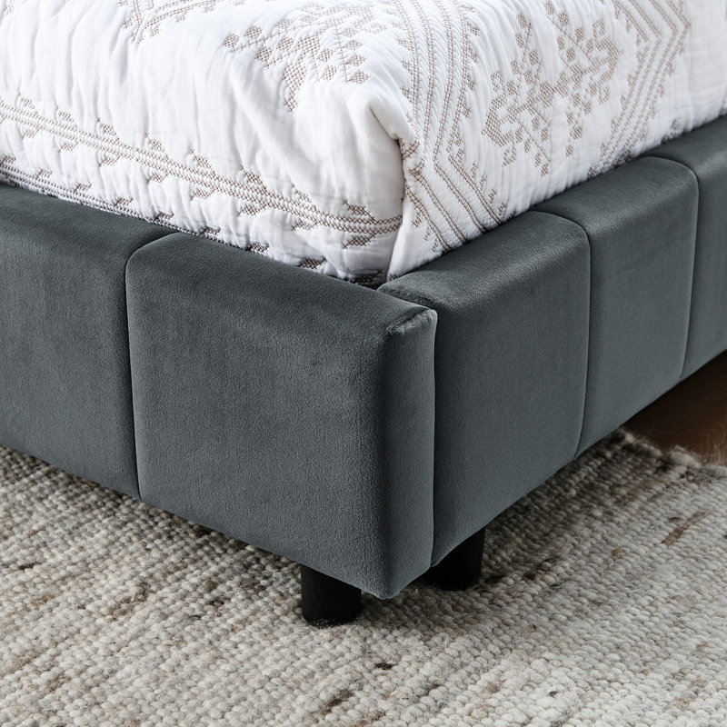 Structure de lit double en velours avec accoudoirs rembourrés confortables