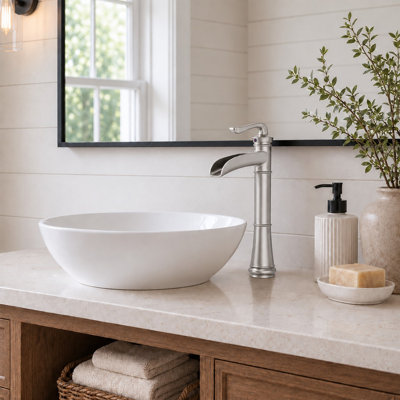 Single-handle Bathroom Faucet with Drain Assembly