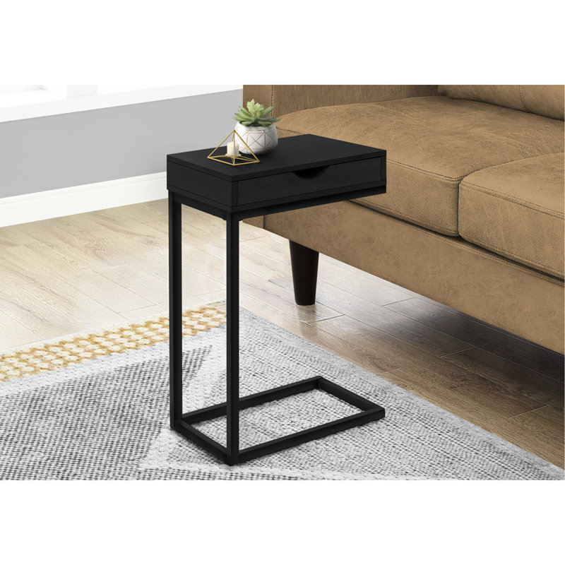 Table de bout contemporaine avec rangement, structure en métal noir et plateau en stratifié pour le salon et la chambre à coucher