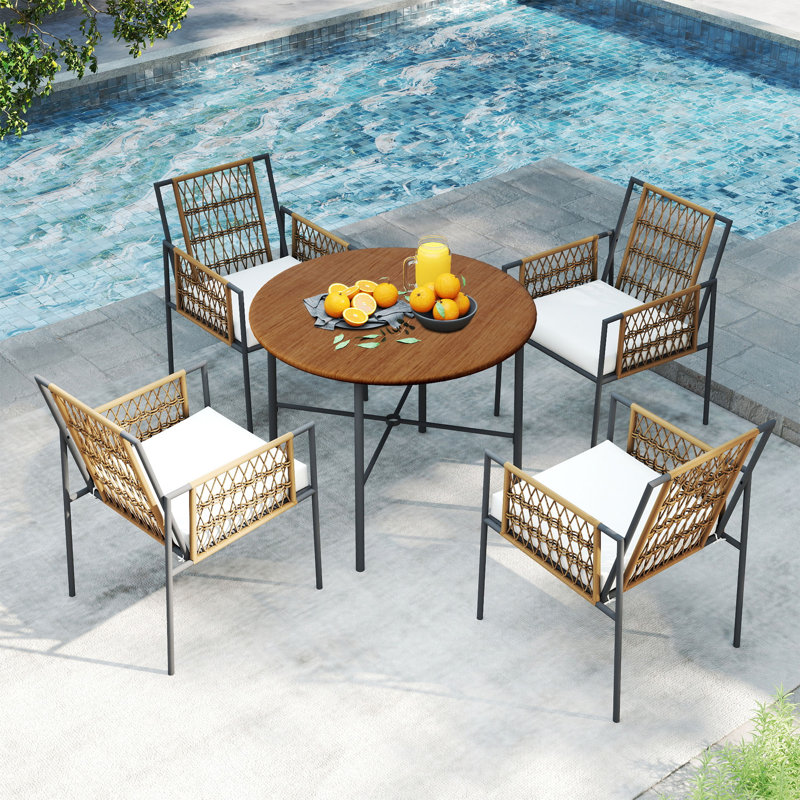 Chaises de patio pour 4 personnes avec coussins