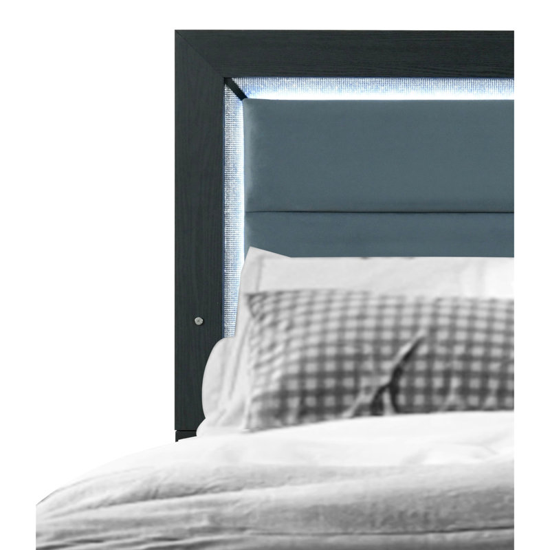 Lit noir avec accents à DEL, tête de lit tapissier, bois massif et lumières transitionnelles pour la décoration de la chambre à coucher,