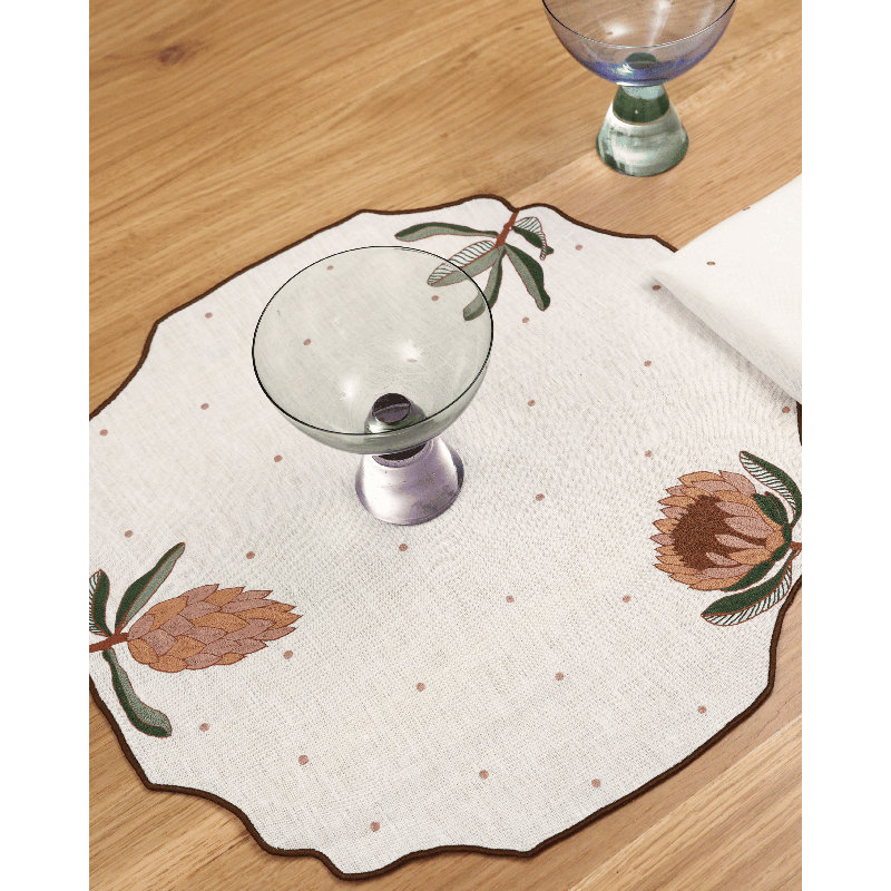 Circular Elegance Placemat 16.5 Inch Round