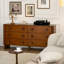 Armoire d'appoint en bois manufacturé brun foncé