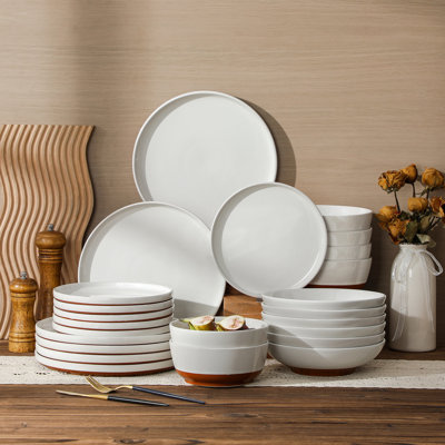 Service de table 24 pièces Organic Modern pour 6 personnes, glacis blanc avec base en kaki exposée