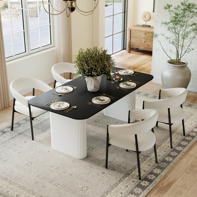 Ensemble de table de salle à manger 70 po avec fauteuil, 70 po, 5 pièces: table, 4 chaises, Noir