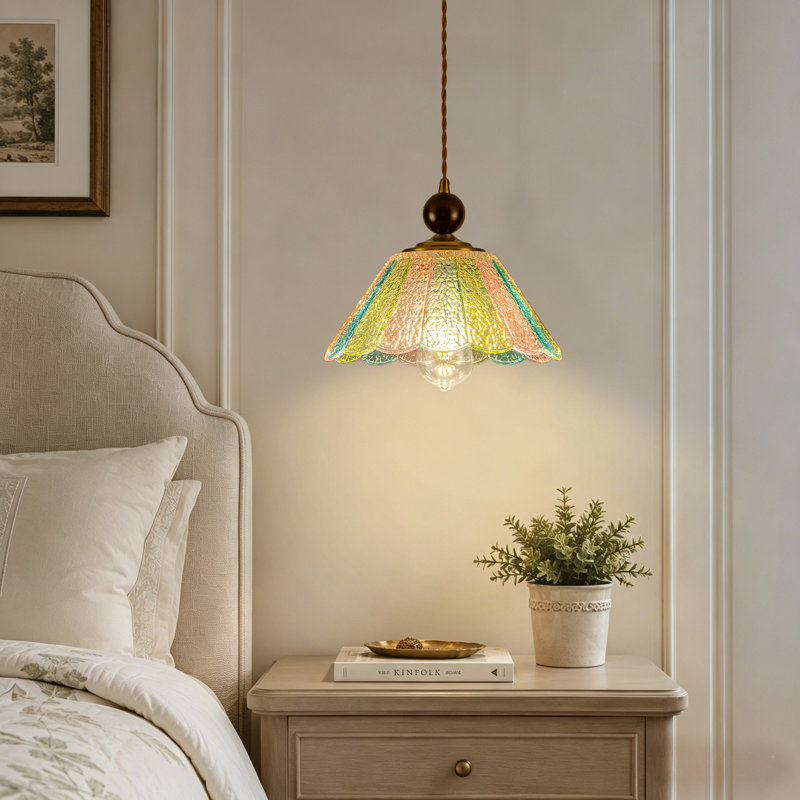 Luminaire suspendu en verre coloré à 1 lumière pour chambre à coucher, le verre soufflé à la main surpasse les lumières de base avec une douce lueur chaude
