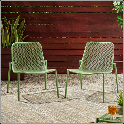 Chaises d'extérieur empilables KINCAID avec fer durable thermolaqué et sièges en filet modernes pour une utilisation élégante sur le patio