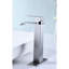 Robinet de lavabo de salle de bain en nickel brossé avec effet cascade - poignée simple pour une salle de bain rafraîchissante, débit en acier inoxydable de conception élégante-125364267