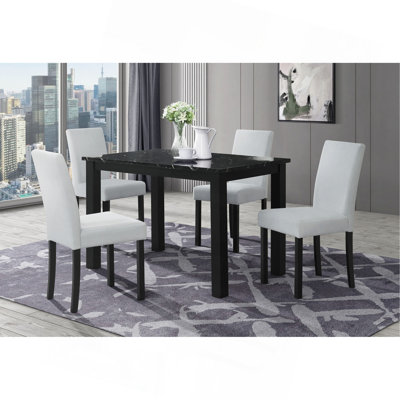 Table de salle à manger noire et (4) chaises de salle à manger argentées