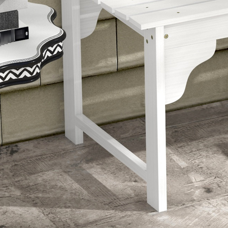 Banc en bois blanc avec assise à lattes pour jardins et terrasses extérieures. Chaises robustes et durables, structure en acier thermolaqué, peut supporter jusqu'à 120 kg.