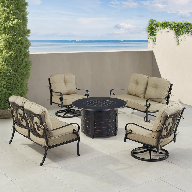 Ensemble de table de foyer en aluminium noir avec deux causeuses et deux fauteuils club