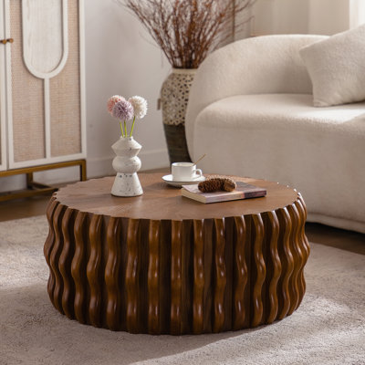 Table basse ronde à cannelures cylindriques avec piédestal robuste, idéale pour la chambre à coucher, un appartement, un salon et un décor de ferme