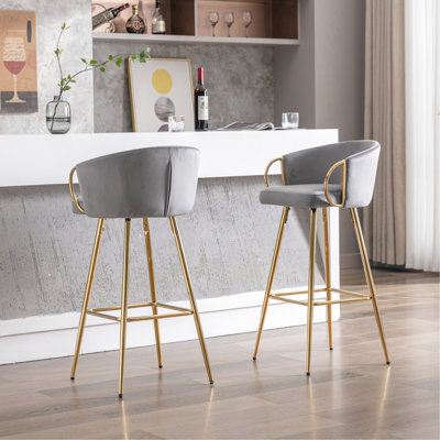 De 2 tabourets de bar de 30 pouces, velours gris et base à pieds dorés, repose-pieds pour une ambiance sophistiquée, tabourets 2, combinaison de tissu avec les pieds, confort