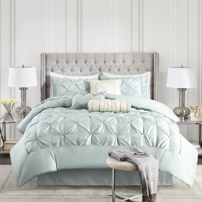 165313282-8CDE Comforter