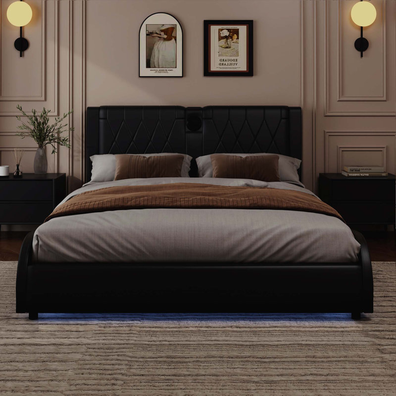 Lit plateforme tapissier luxueux en similicuir avec tête de lit épaisse, haut-parleurs Bluetooth et lumière DEL RVB, aucun sommier nécessaire