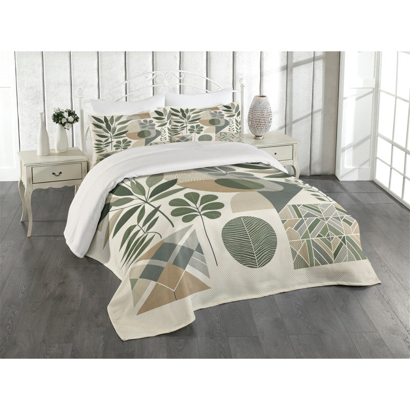 Floral Coverlet, Queen Coverlet + 2 Standard Shams