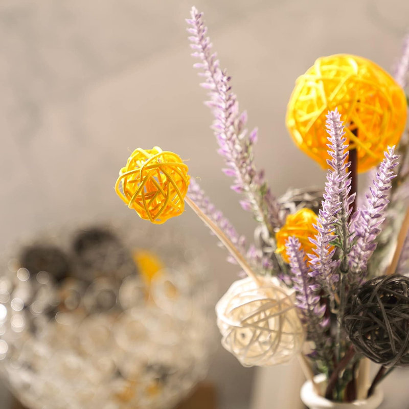 Figurines & Sculptures, Yellow/Grey/White