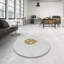 Tapis doré/blanc tissé à la machine-446918164