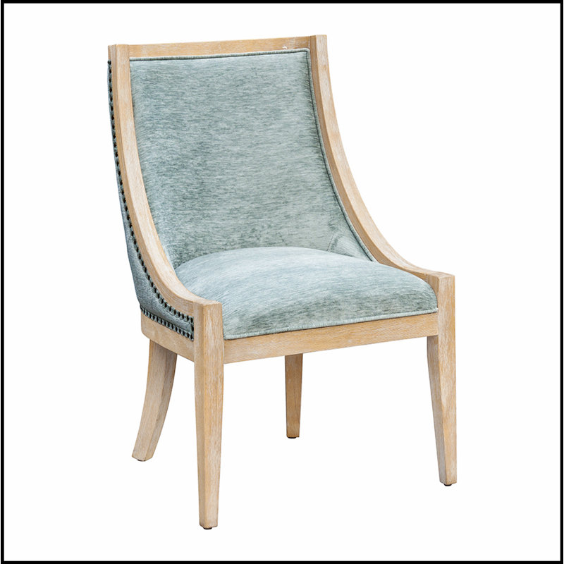 Chaise de salle à manger rembourrée avec garniture cloutée, alliant confort et élégance pour les espaces de salle à manger modernes