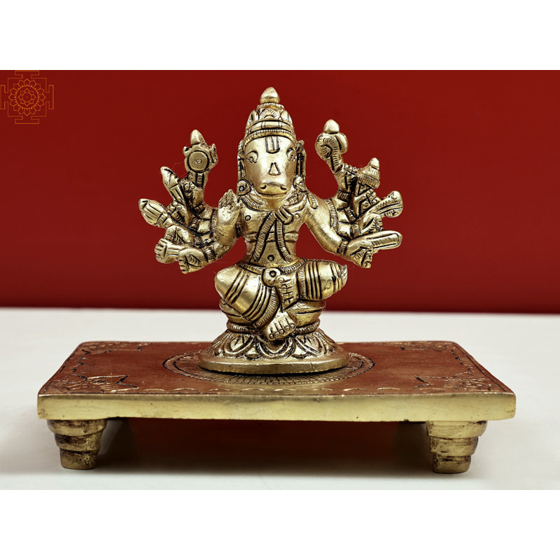 Petit Vatha Avatara de Vishnu assis sur un piédestal