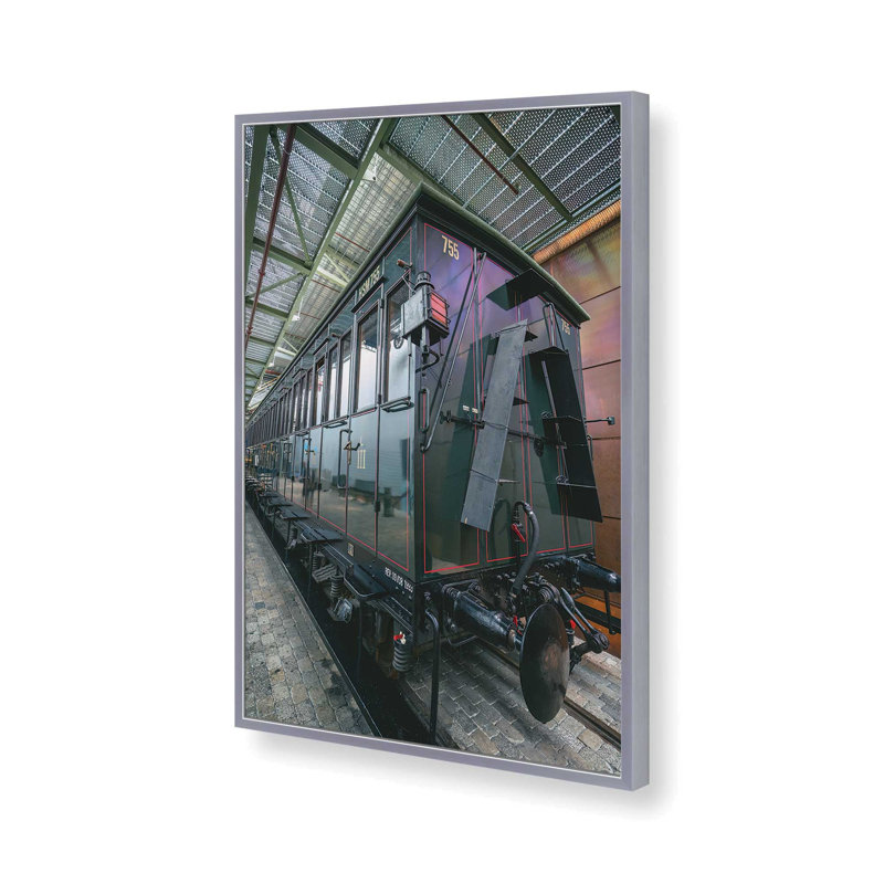 «Railroad Car II» par Martin Podt, reproduction d'art, L 8 po x H 12 po, Argent, Impression encadrée