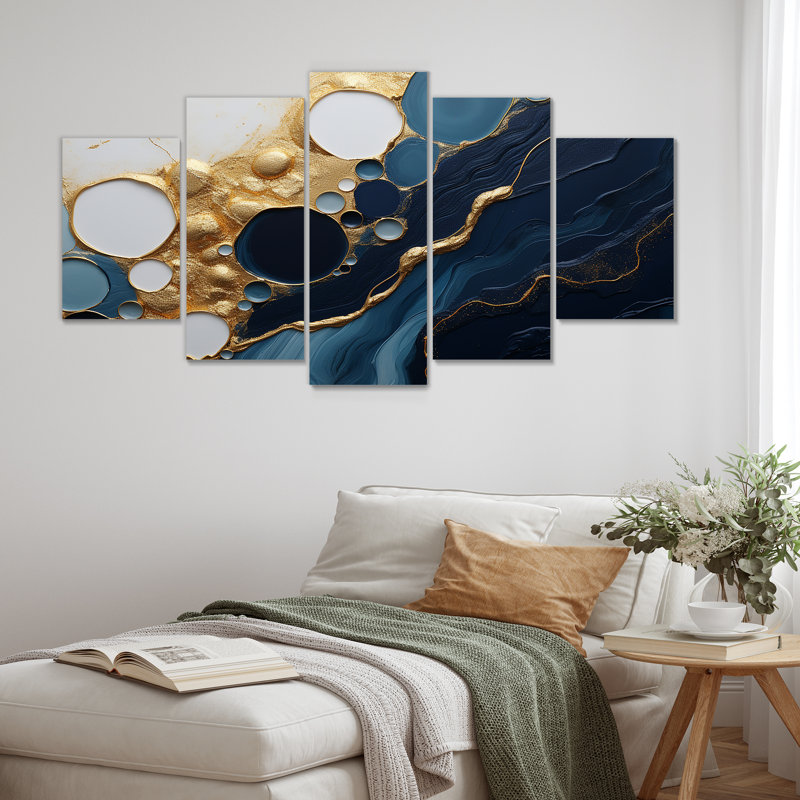 «Gold and Blue Marble Essence Magic I», art mural abstrait à multiples panneaux en marbre