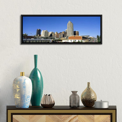«Dowtown Skyline, Raleigh, Wake County, North Carolina, USA» par Panoramic Images - reproduction de photo sur toile