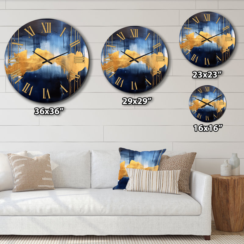 Tapisserie azur abstraite dorée et bleue II - Horloge murale abstraite, Moyenne