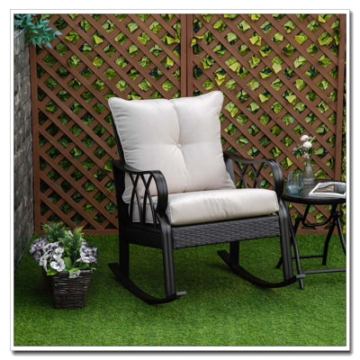 Chaise berçante en osier avec coussins rembourrés épais