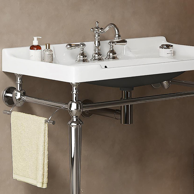 Évier de console de salle de bain mural avec trous de robinet pré-percés, pieds de support autoportants et barre à serviettes, idéal pour la rénovation de salle de bain et l’optimisation de l’espace.