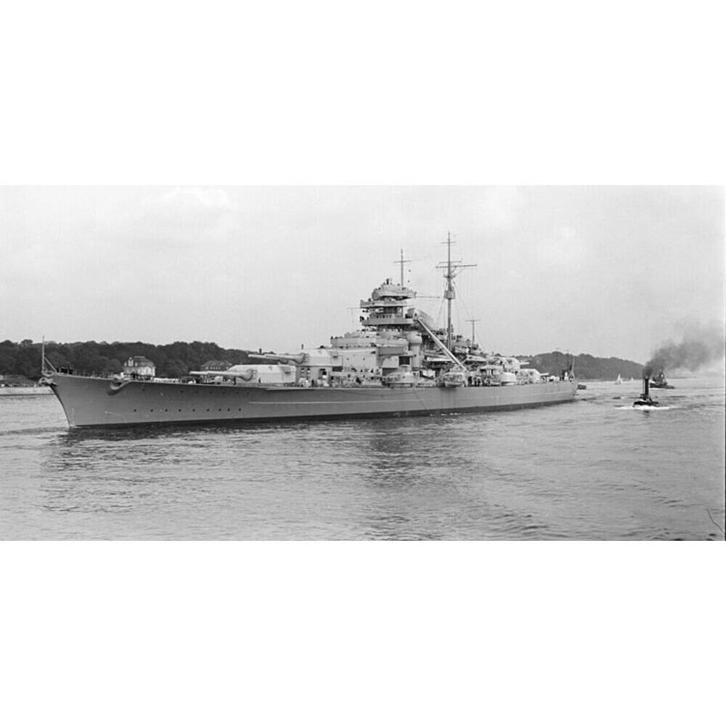 Cuirassé allemand Bismarck large, H 10 po x l 30 po x P 5 po