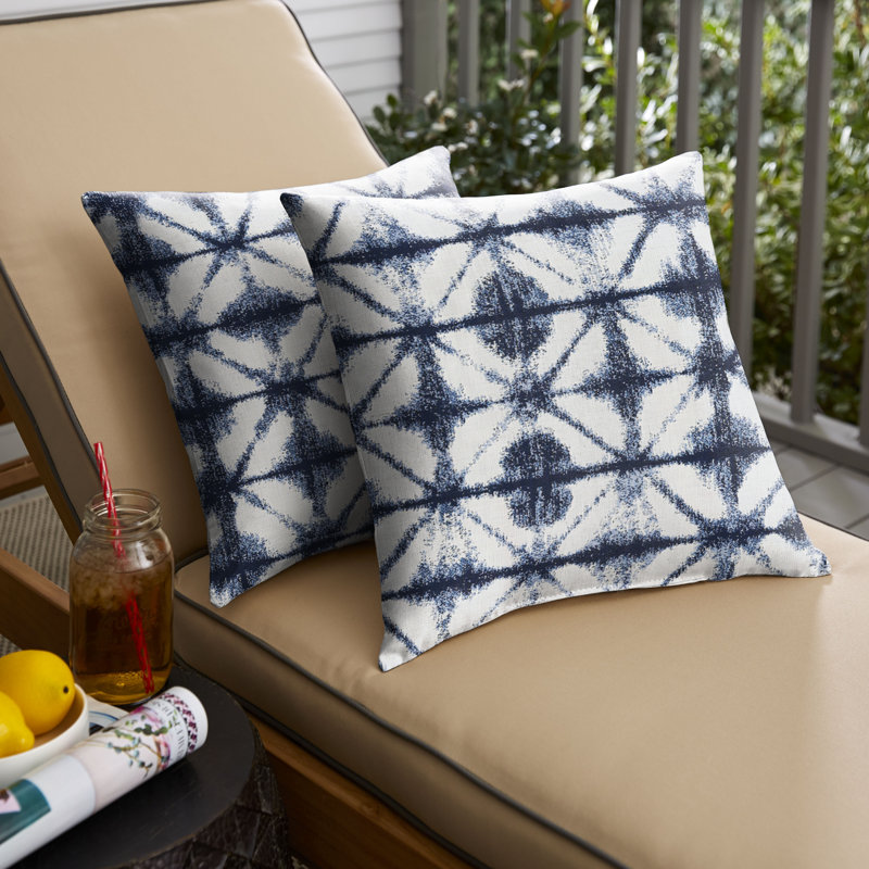 Ensemble de 2 coussins Sunbrella, Ensemble 2 pièces, Carré 20 po, Indigo avec motif géométrique