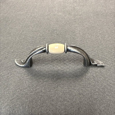 (Paquet de 5) Poignée cuillère 3 pouces argent antique avec insert en céramique amande
