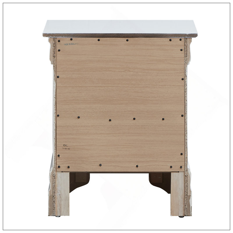 Élégante table de chevet transitionnelle avec ports USB et beaucoup de rangement, parfaite pour les chambres à coucher modernes.