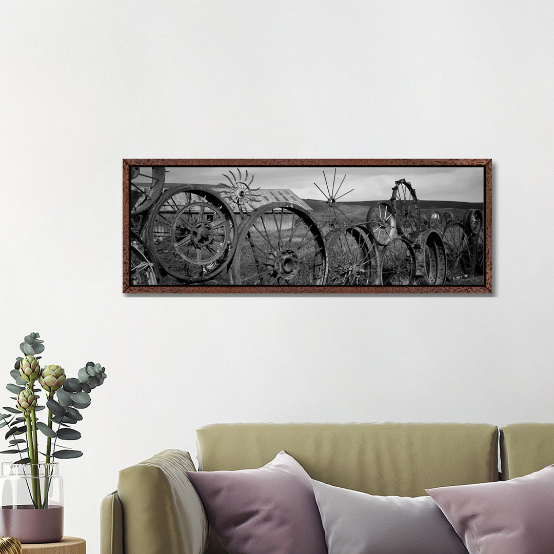 Old Barn With A Fence Made Of Wheels, Palouse, Whitman County, Washington State, USA von Panoramic Images - Panoramic Ga...