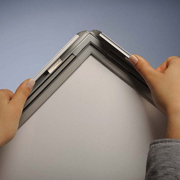 Porte-affiche flexible avec boîte à DEL, H 19,25 po x l 25,25 po
