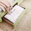 Lit de jour simple en vichy douillet avec deux tiroirs de rangement, avec port USB et adorable tissu en forme de vague-130631930-130631935