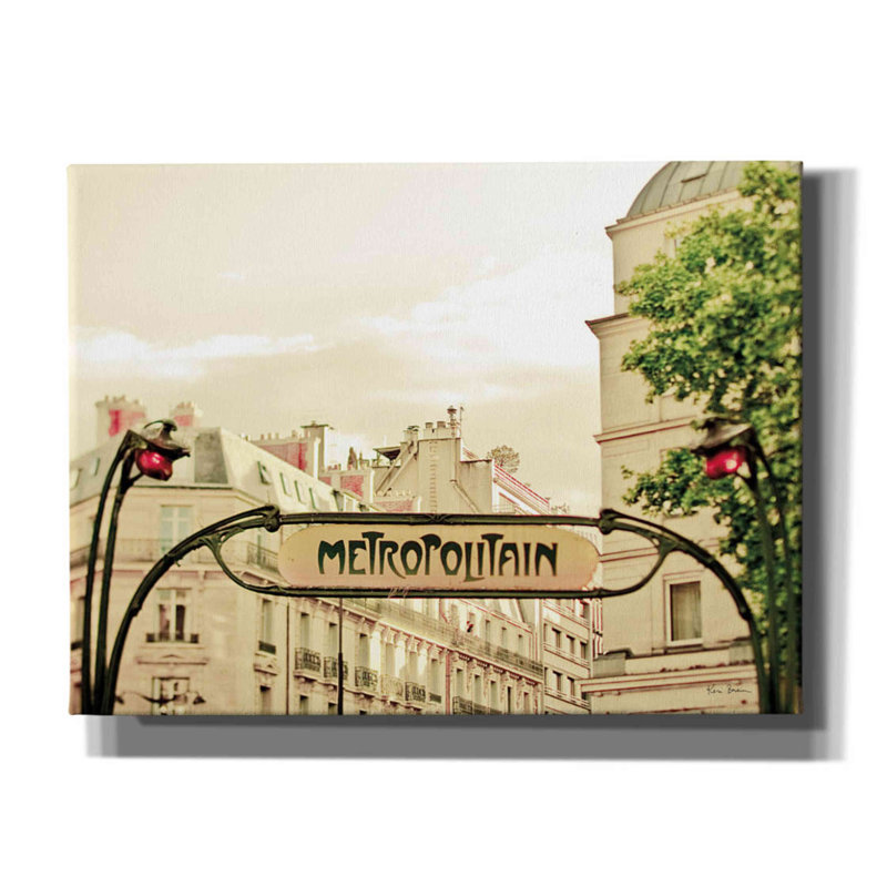 «A Lily In Paris» par Keri Bevan, estampe numérique sur toile, H 12 po x l 16 po x P 0,75 po