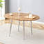 Doté d'un mécanisme rétractable astucieux, le plateau de table en bois aggloméré et les pieds en métal argenté possèdent une surface lisse et délicate. Le look unique crée la silhouette élégante d'une maison moderne.