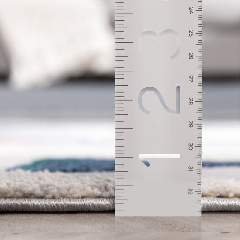 Gray Geometric 5' x 7' Stain-Resistant Synthetic Rug
